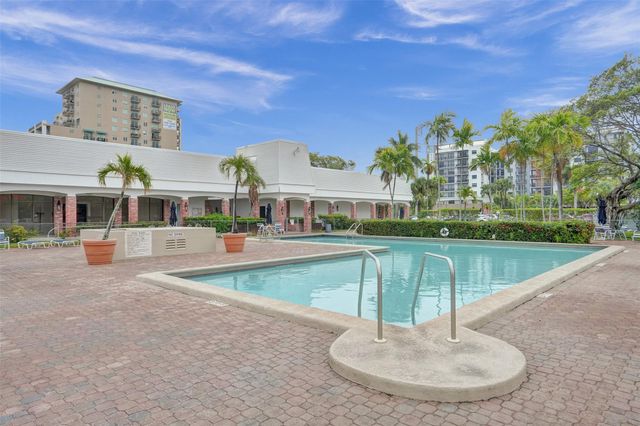 604 NE 2nd St, Dania Beach, FL 33004