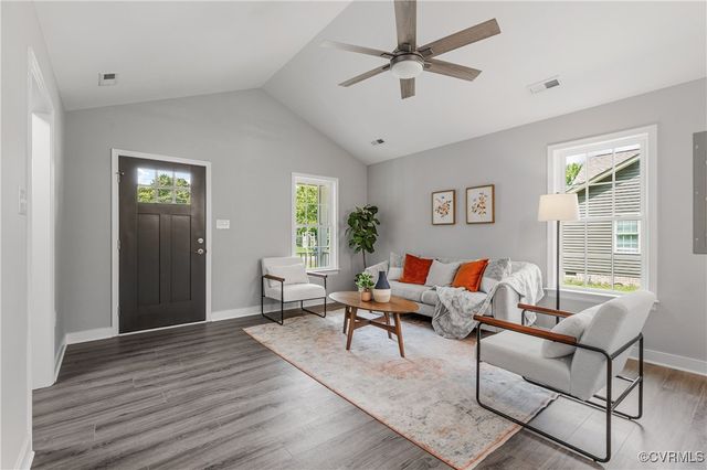 26 Tupelo St, Deltaville, VA 23043