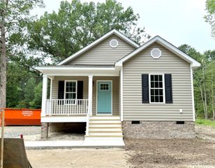 26 Tupelo St, Deltaville, VA 23043