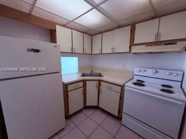 4550 NW 9th St 911E, Miami, FL 33126