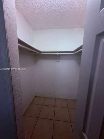 4550 NW 9th St 911E, Miami, FL 33126