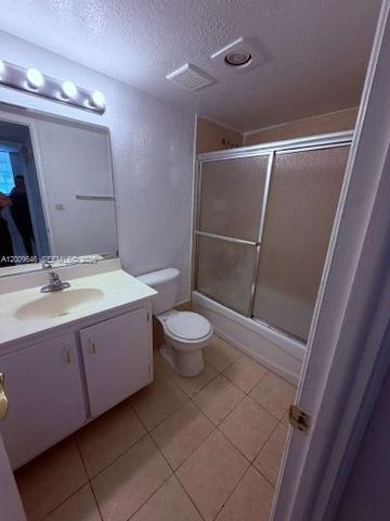 4550 NW 9th St 911E, Miami, FL 33126