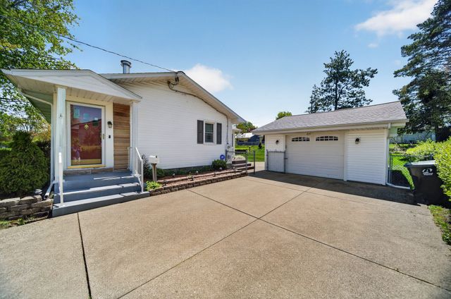 4627 VILLAGE Street, Erie, PA 16506