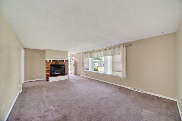 4627 VILLAGE Street, Erie, PA 16506
