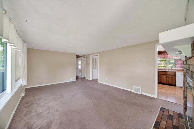 4627 VILLAGE Street, Erie, PA 16506