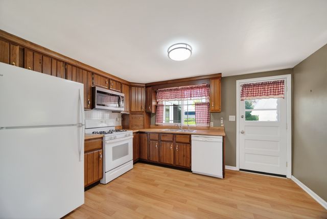 4627 VILLAGE Street, Erie, PA 16506