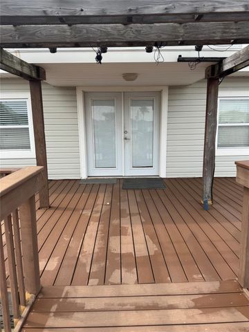 662 Warsaw Street, Galveston, TX 77563