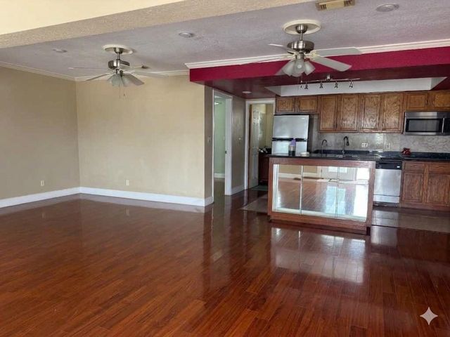 662 Warsaw Street, Galveston, TX 77563