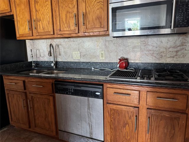 662 Warsaw Street, Galveston, TX 77563