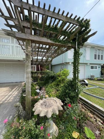 662 Warsaw Street, Galveston, TX 77563