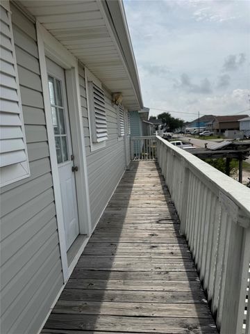 662 Warsaw Street, Galveston, TX 77563