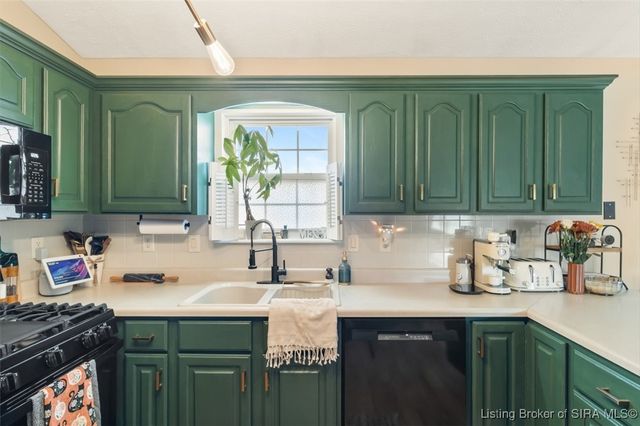 1303 Field Stone Drive, Jeffersonville, IN 47130