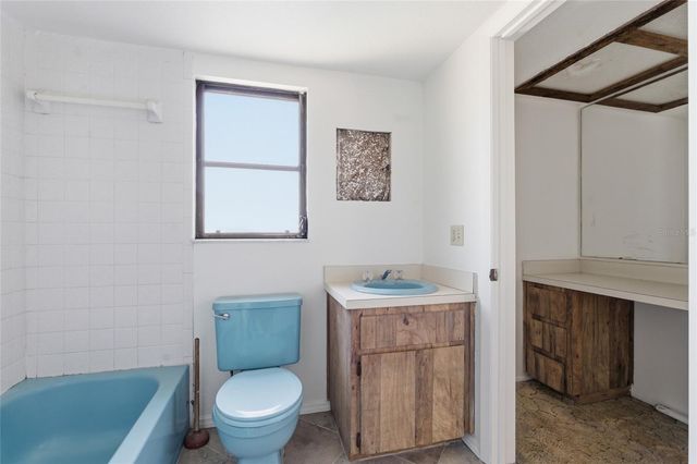 8221 RIVERSIDE DR NE, St Petersburg, FL 33702