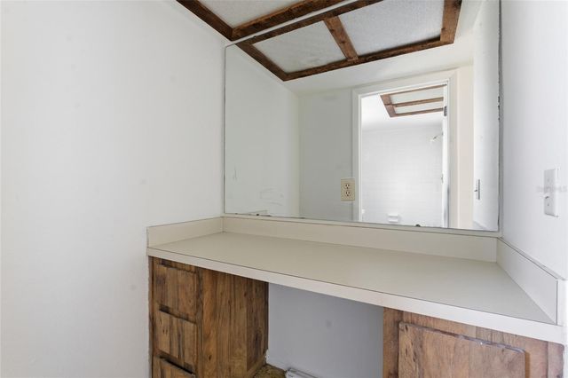 8221 RIVERSIDE DR NE, St Petersburg, FL 33702