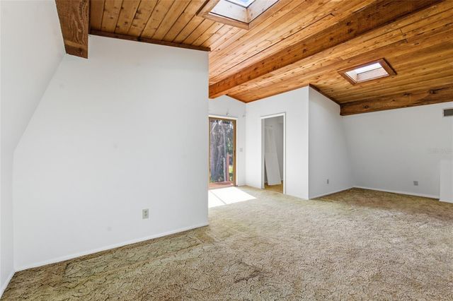 8221 RIVERSIDE DR NE, St Petersburg, FL 33702