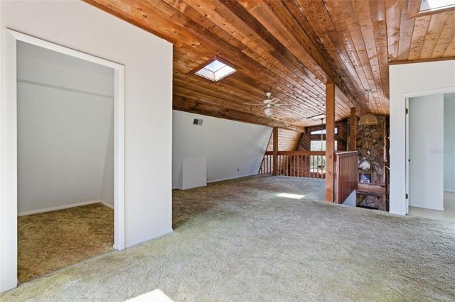 8221 RIVERSIDE DR NE, St Petersburg, FL 33702