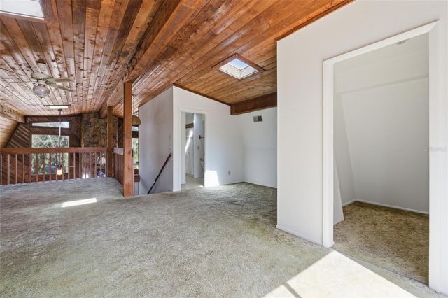 8221 RIVERSIDE DR NE, St Petersburg, FL 33702