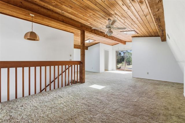 8221 RIVERSIDE DR NE, St Petersburg, FL 33702