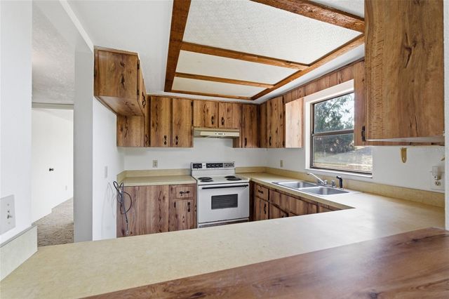 8221 RIVERSIDE DR NE, St Petersburg, FL 33702