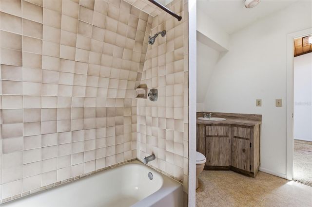 8221 RIVERSIDE DR NE, St Petersburg, FL 33702