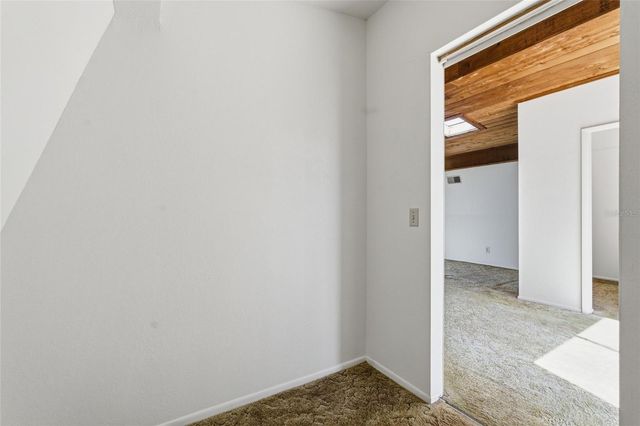 8221 RIVERSIDE DR NE, St Petersburg, FL 33702