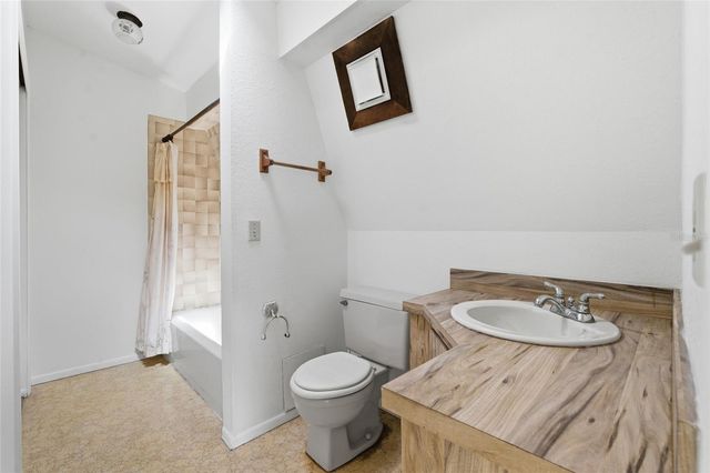 8221 RIVERSIDE DR NE, St Petersburg, FL 33702