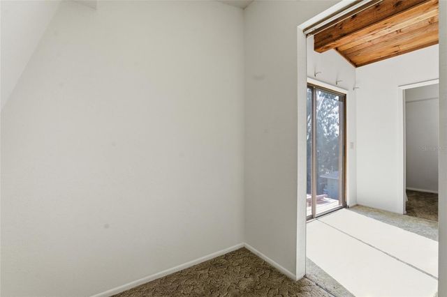 8221 RIVERSIDE DR NE, St Petersburg, FL 33702