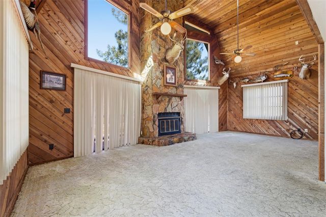 8221 RIVERSIDE DR NE, St Petersburg, FL 33702