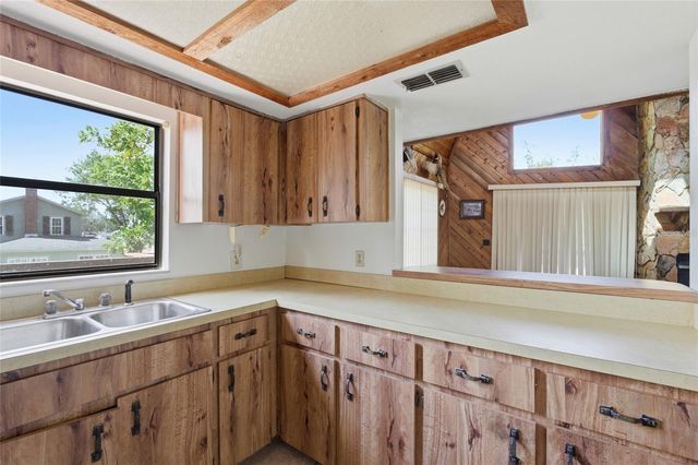 8221 RIVERSIDE DR NE, St Petersburg, FL 33702