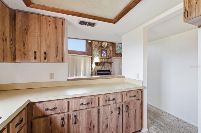 8221 RIVERSIDE DR NE, St Petersburg, FL 33702