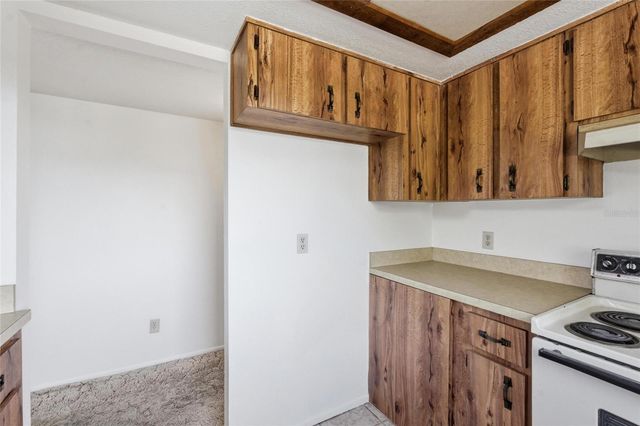 8221 RIVERSIDE DR NE, St Petersburg, FL 33702