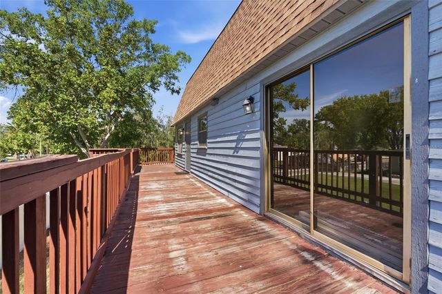 8221 RIVERSIDE DR NE, St Petersburg, FL 33702