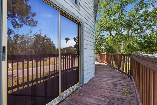 8221 RIVERSIDE DR NE, St Petersburg, FL 33702