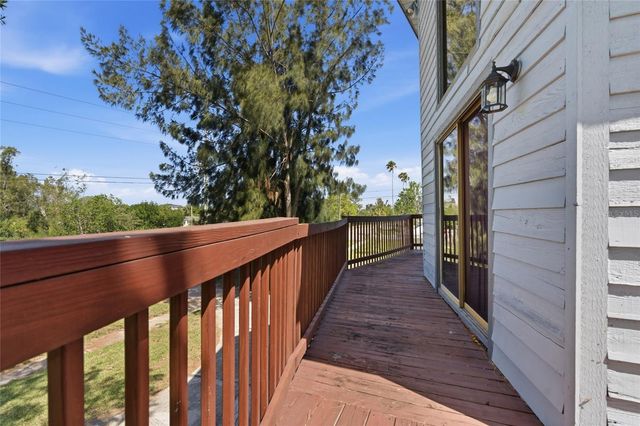 8221 RIVERSIDE DR NE, St Petersburg, FL 33702