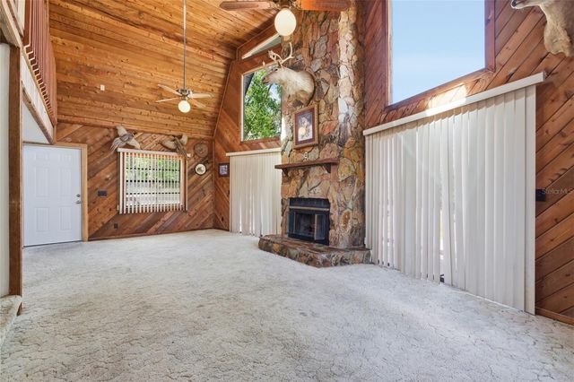 8221 RIVERSIDE DR NE, St Petersburg, FL 33702