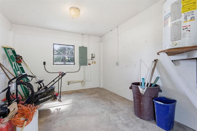 8221 RIVERSIDE DR NE, St Petersburg, FL 33702