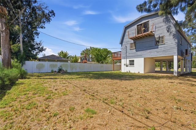 8221 RIVERSIDE DR NE, St Petersburg, FL 33702