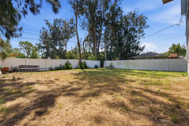 8221 RIVERSIDE DR NE, St Petersburg, FL 33702