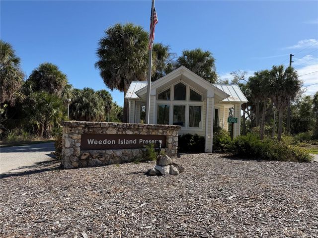 8221 RIVERSIDE DR NE, St Petersburg, FL 33702