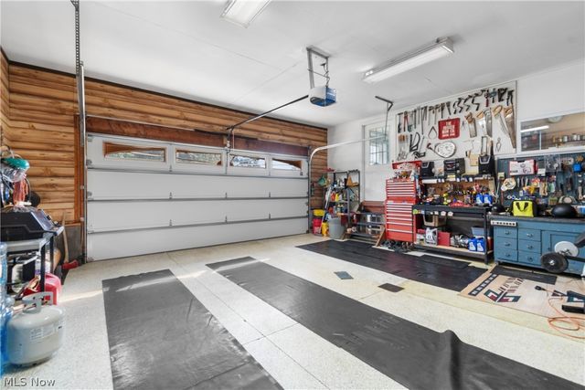 4085 Melton Avenue, New Franklin, OH 44319