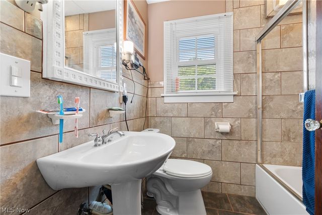 4085 Melton Avenue, New Franklin, OH 44319