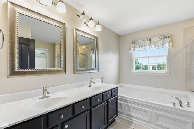 11841 Wedgeport Lane, Fishers, IN 46037