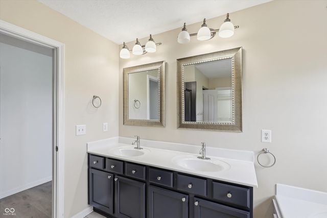 11841 Wedgeport Lane, Fishers, IN 46037