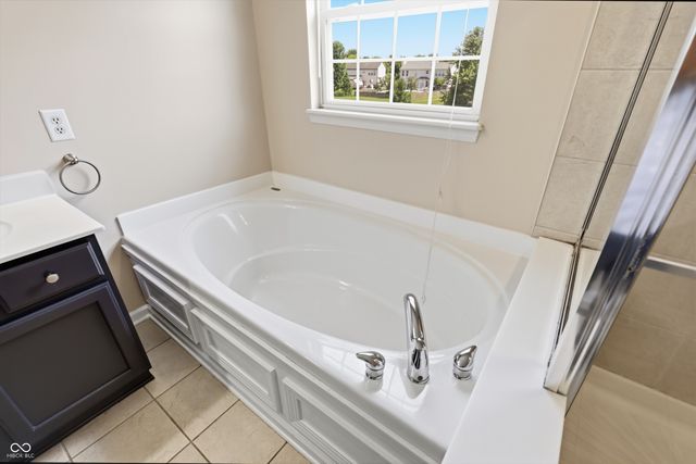 11841 Wedgeport Lane, Fishers, IN 46037