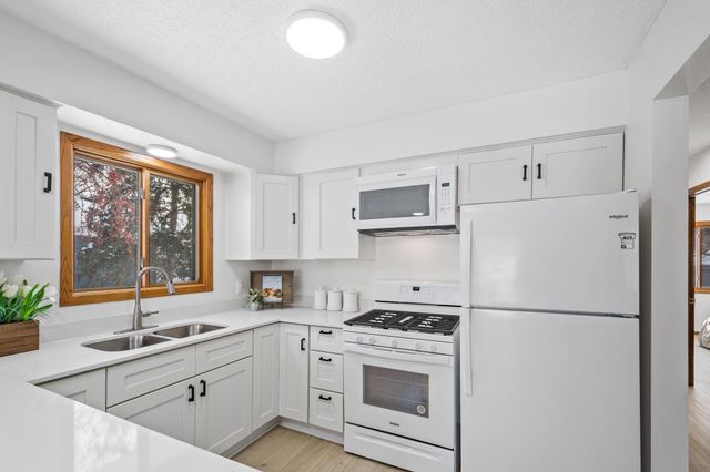 2200 74th Avenue N, Brooklyn Park, MN 55444