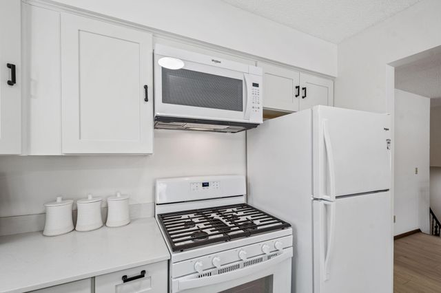 2200 74th Avenue N, Brooklyn Park, MN 55444