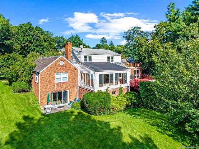 10 Vista Drive, Great Neck, NY 11021