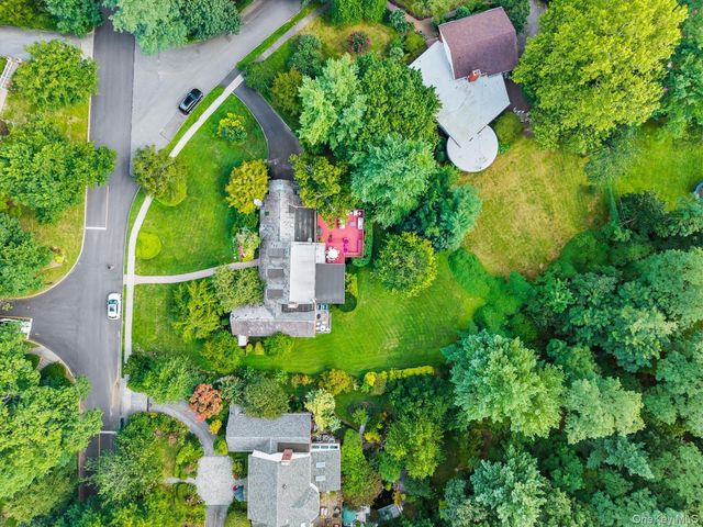 10 Vista Drive, Great Neck, NY 11021