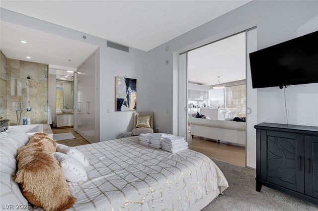 3722 Las Vegas Boulevard 811, Las Vegas, NV 89158