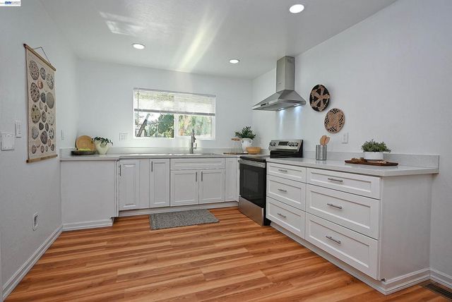 2725 Countrywood Dr, Antioch, CA 94509